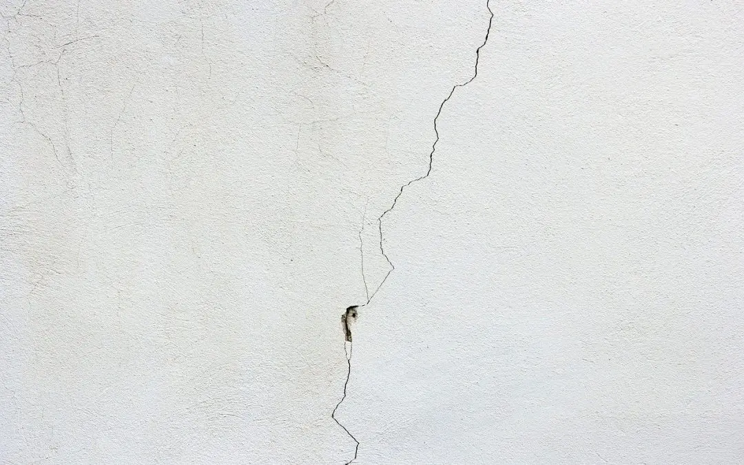 cracks in walls are signs of structural damage