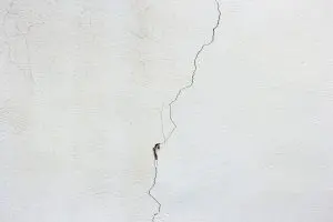 cracks in walls are signs of structural damage