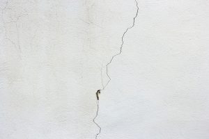 cracks in walls are signs of structural damage